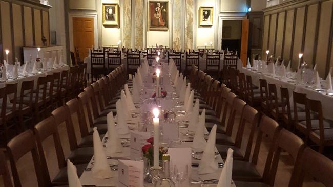 Table setting in Hall