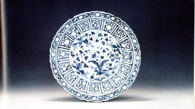 Image of a 14th Century underglaze blue dish with an inscribed panel in the cavetto